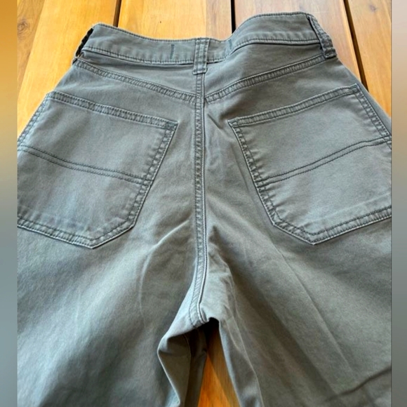 Hollister Womens Ultra High Rise Baggy Olive Green Cargo Pocket Pants Size 2R - Picture 4 of 5